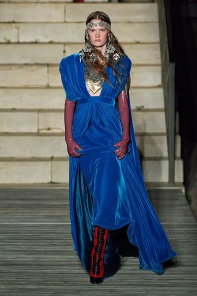 Look 75